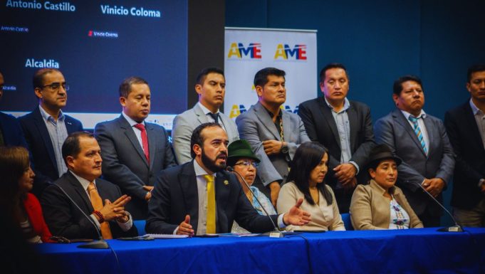 AME piden que le paguen (1)