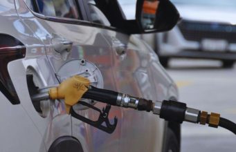 Nuevos precios de gasolinas entran en vigencia en Ecuador