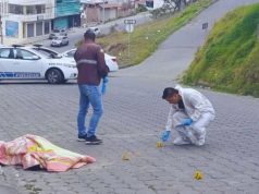 Una adulta mayor fue asesinada mientras sacaba la basura de su casa