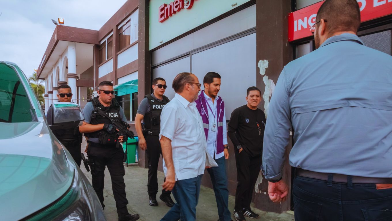 Gobernador en emergencia del Hospital León Becerra Gobernador en emergencia del Hospital León Becerra