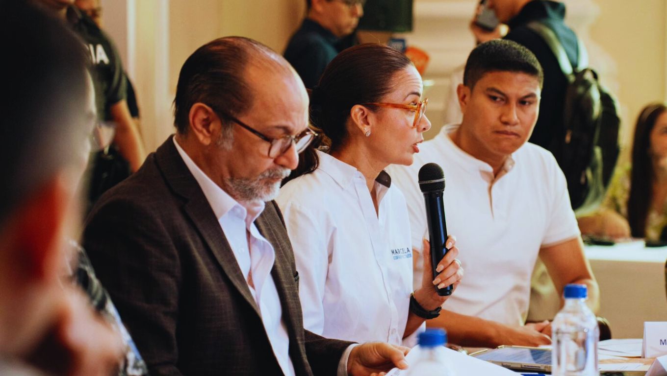 Alcaldesa de Yaguachi reunión con Gibernación y Prefecta (3)