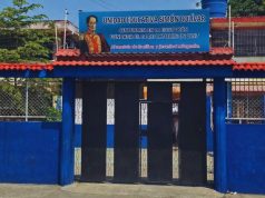 ¿La desnucaron en la escuela?