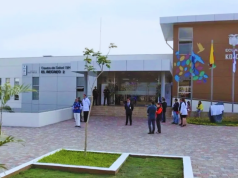 Un joven murió tras desplomarse en los exteriores de un centro de salud en Durán