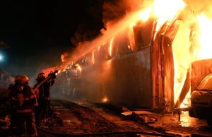 Incendio en fábrica de ensamblaje de motos en Guayaquil