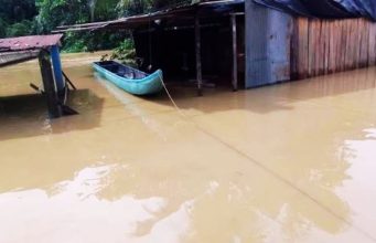 Río Onzole se desborda en Esmeraldas y deja comunidades bajo el agua